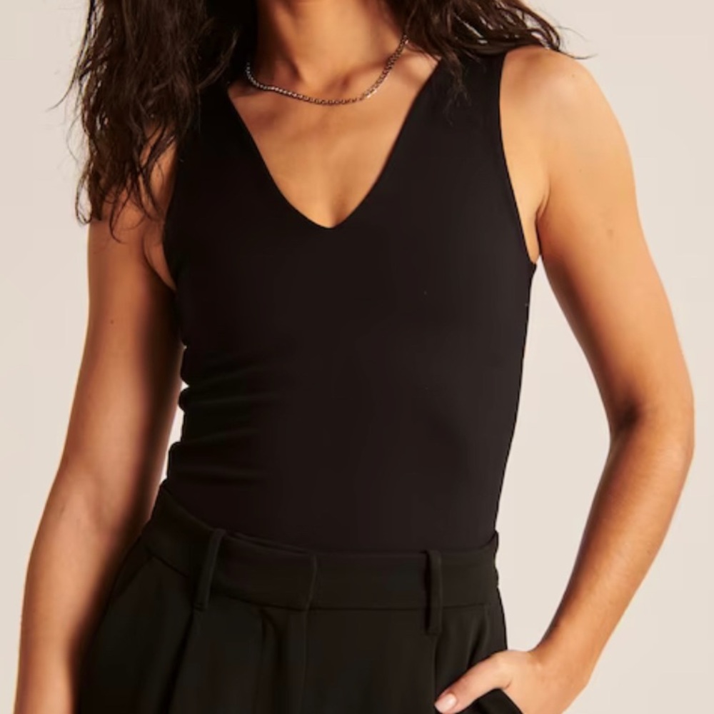 Abercrombie & Fitch Seamless Fabric V-Neck Bodysuit - black size medium